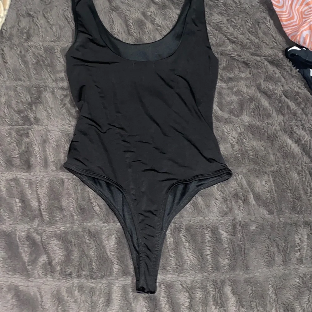 🎱The perfect Black bodysuit! - Picture 5 of 8